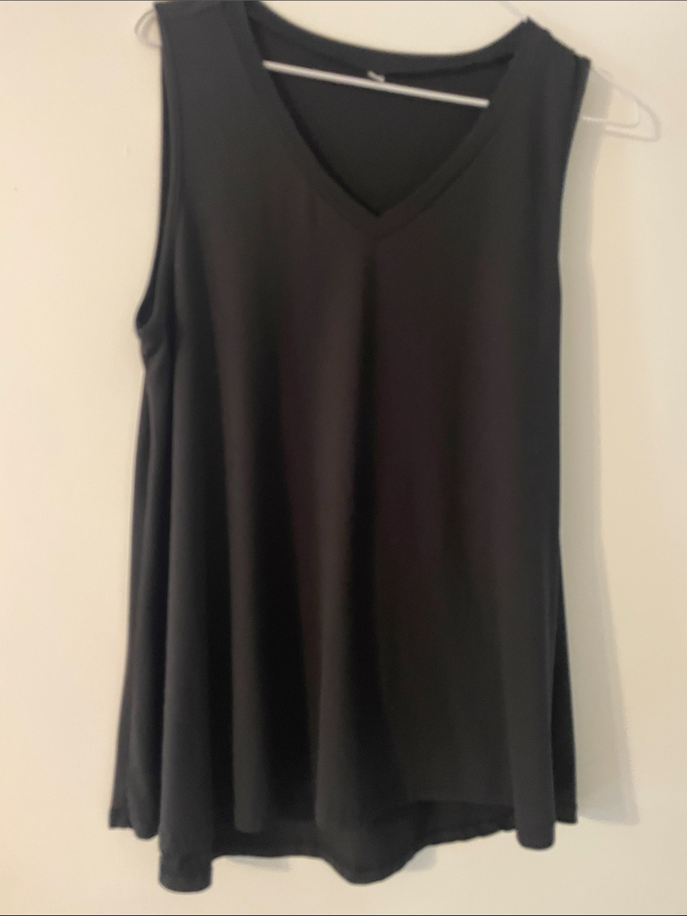 Sleeveless V-Neck Black Swing Tank Top